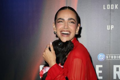 María Gabriela de Faría adopta un cachorro en Miami durante estreno de Superman