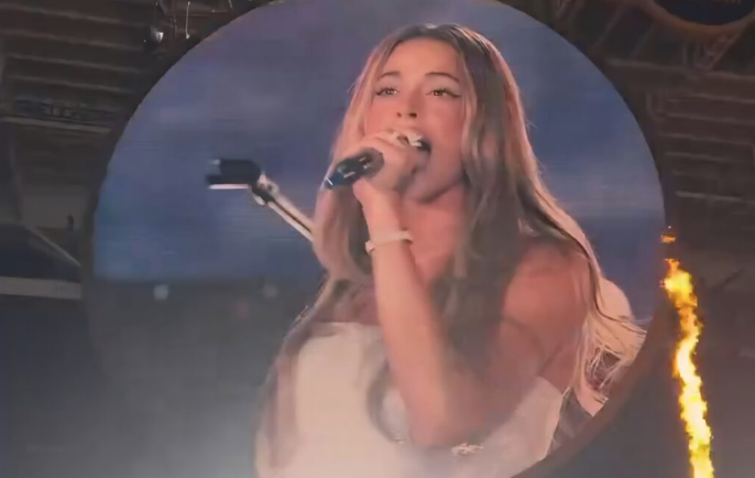 Tini se luce en Miami con Coldplay