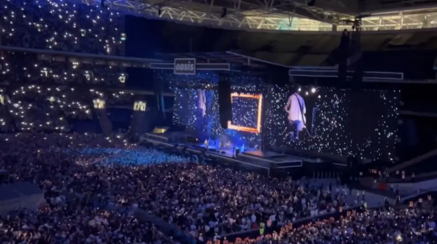 Fan de Oasis muere tras caer en el concierto en Wembley