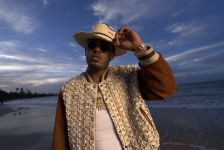 MYKE Tower ALCANZA SU 18.º NÚMERO 1 EN BILLBOARD CON “SOLEAO”