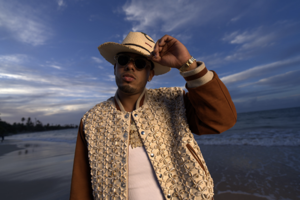 MYKE Tower ALCANZA SU 18.º NÚMERO 1 EN BILLBOARD CON “SOLEAO”