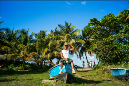 Myke Towers alcanza #1 en Billboard Latin Airplay con “Tengo Celos”